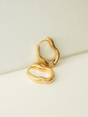 Dara Wavy Oval Hoop Earrings