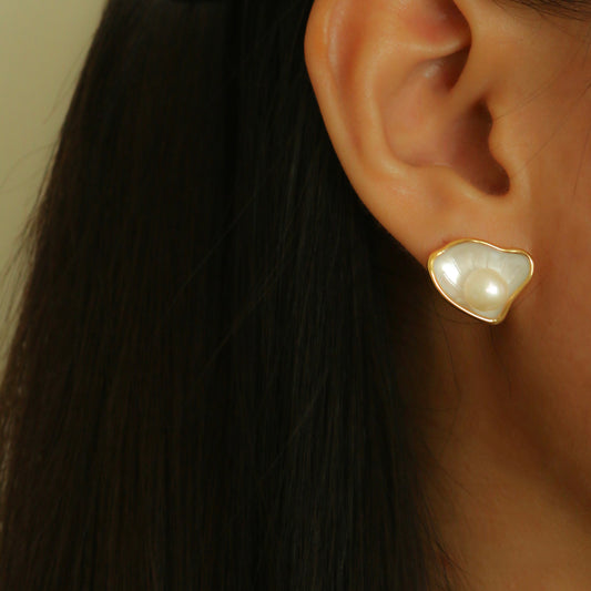Naya Seashell Earrings