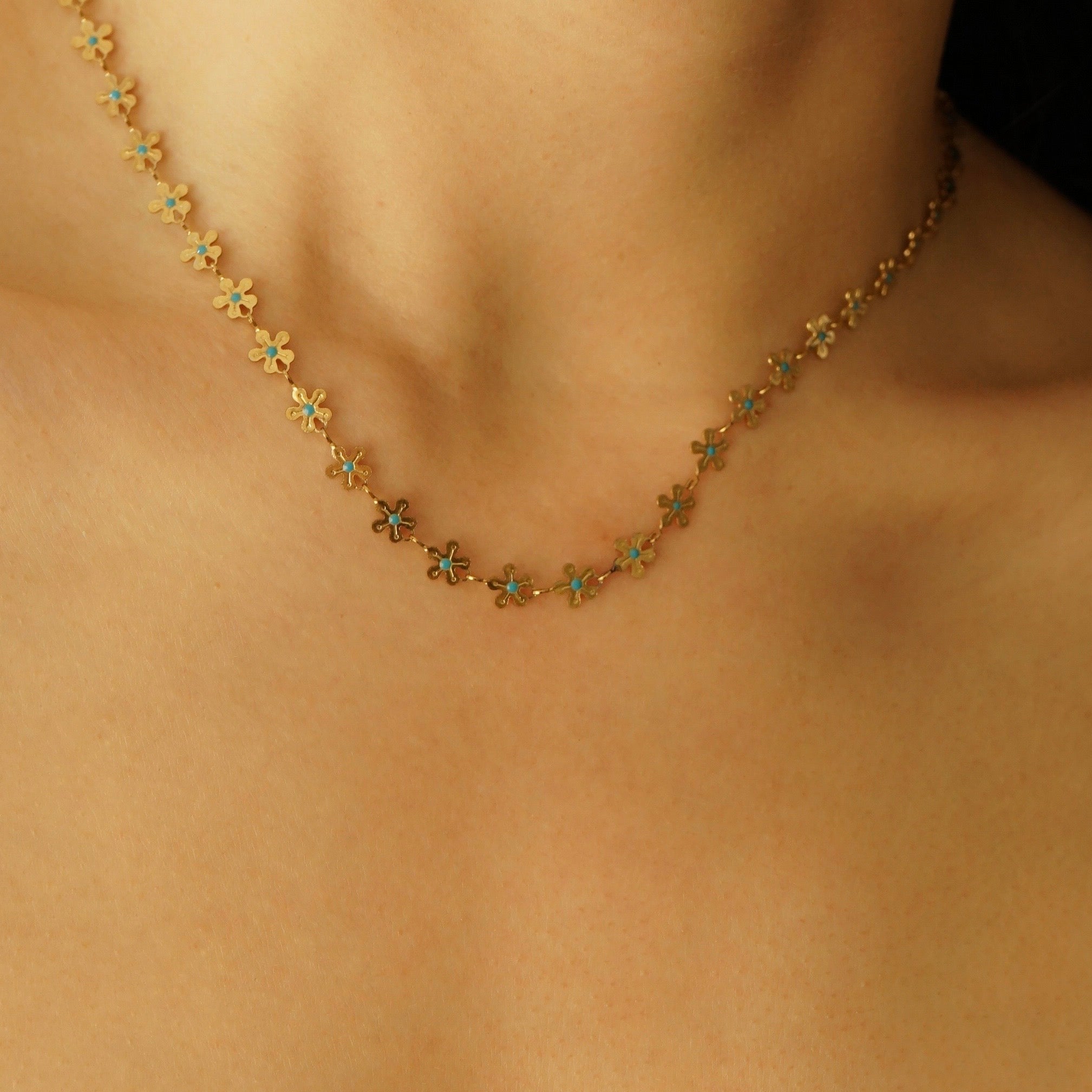 Vida Flower Necklace