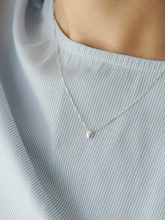 Neriah Tiny Pea Necklace (Silver)