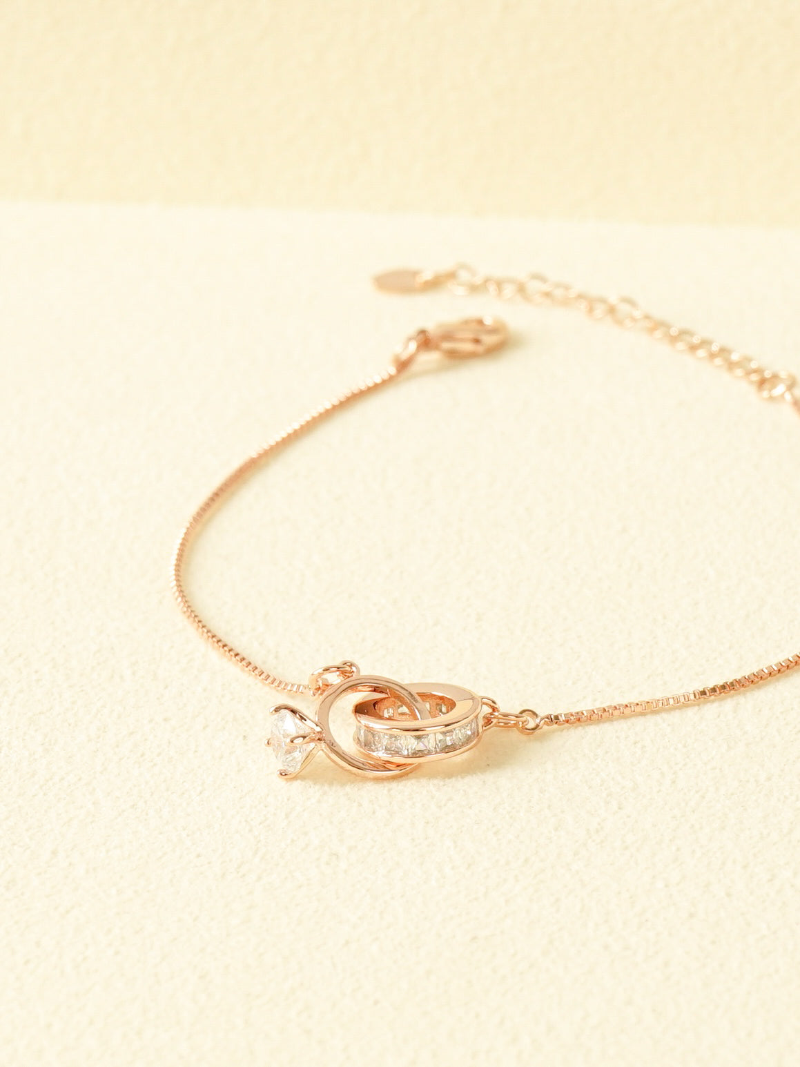 Keyla Interlocking Rings Bracelet (Rose Gold)