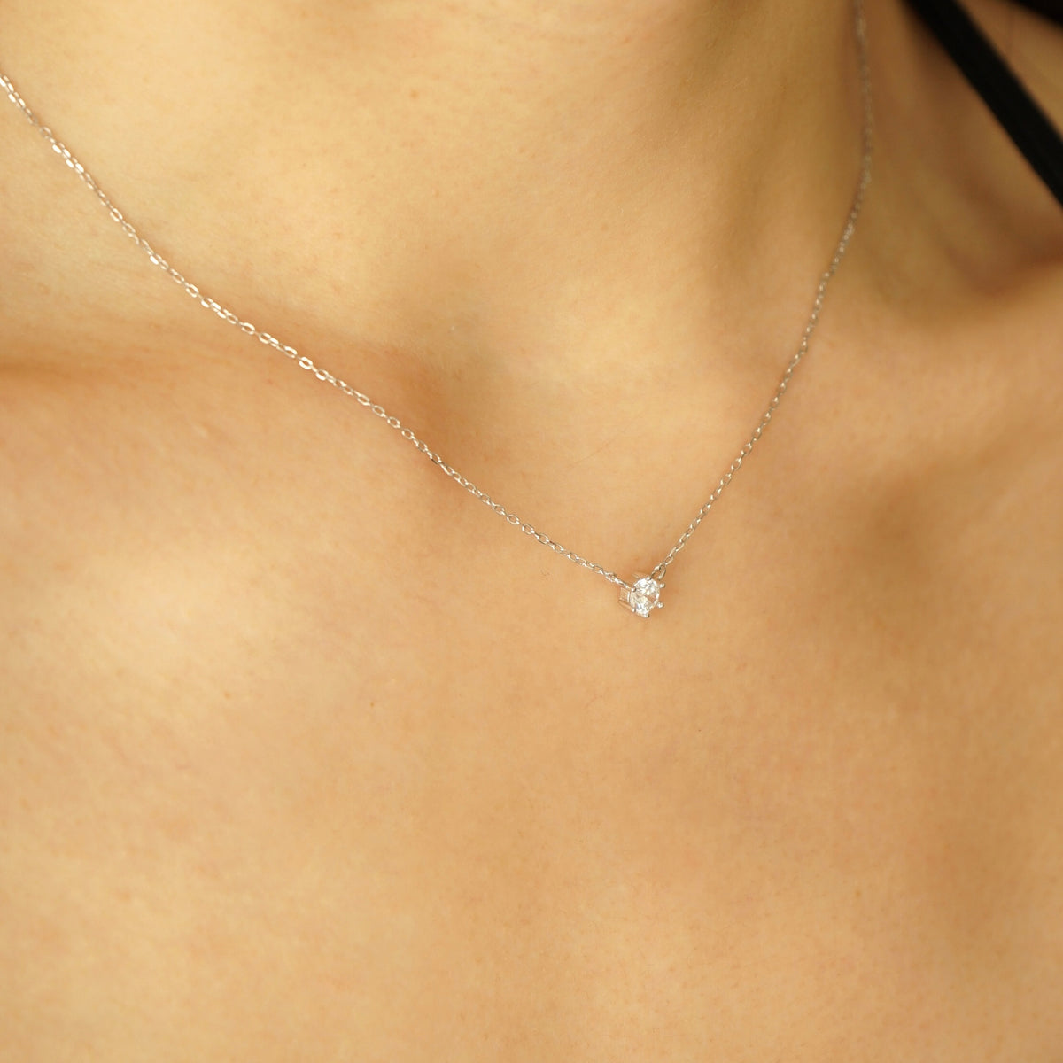 Iyanna Solitaire Necklace (Silver)