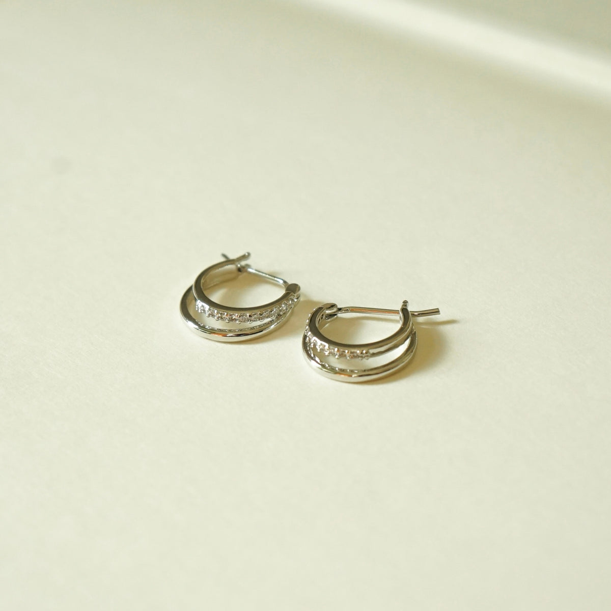Regina Duo Huggie Earrings (Silver)