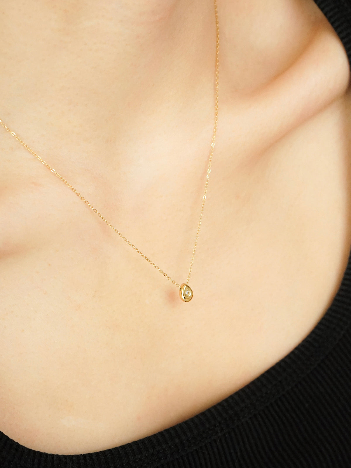 Whitlee Dainty Teardrop Necklace (Gold)