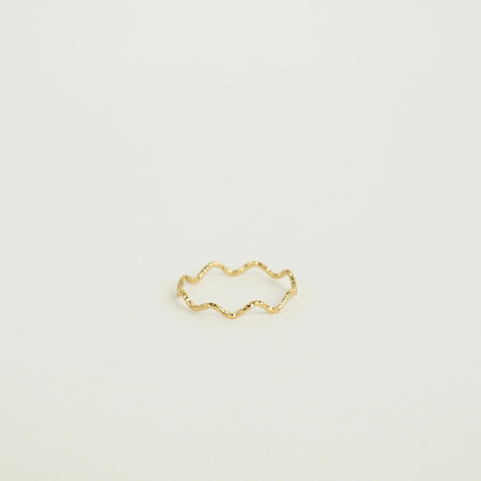 Jamie Textured Wavy Ring (Gold)
