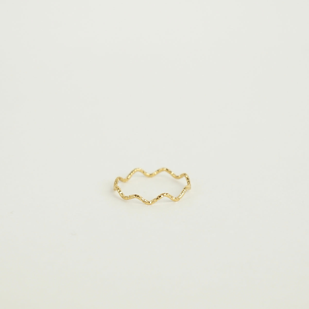 Jamie Textured Wavy Ring (Gold)