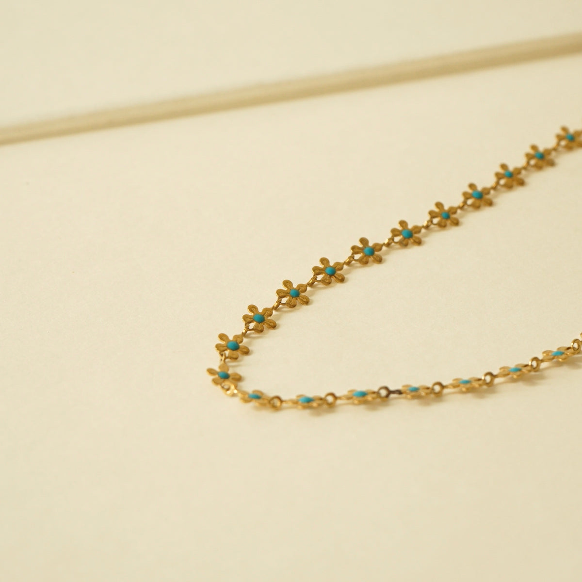 Vida Flower Necklace