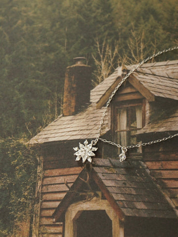 Dania Snowflake Necklace (Silver)