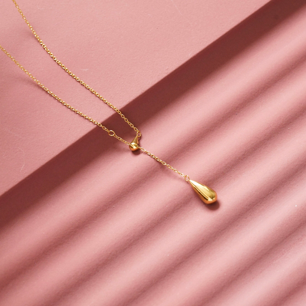 Baylee Droplet Necklace (Gold)