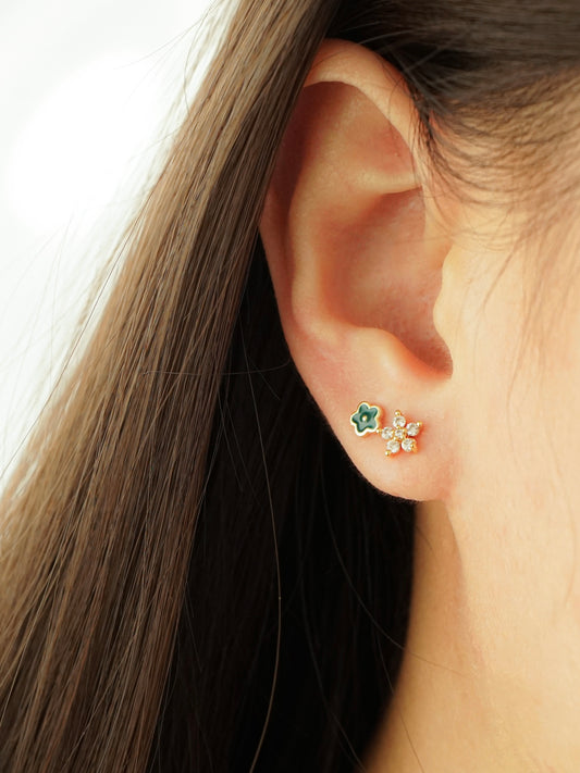 Alora Flower Barbell Earring (Gold)