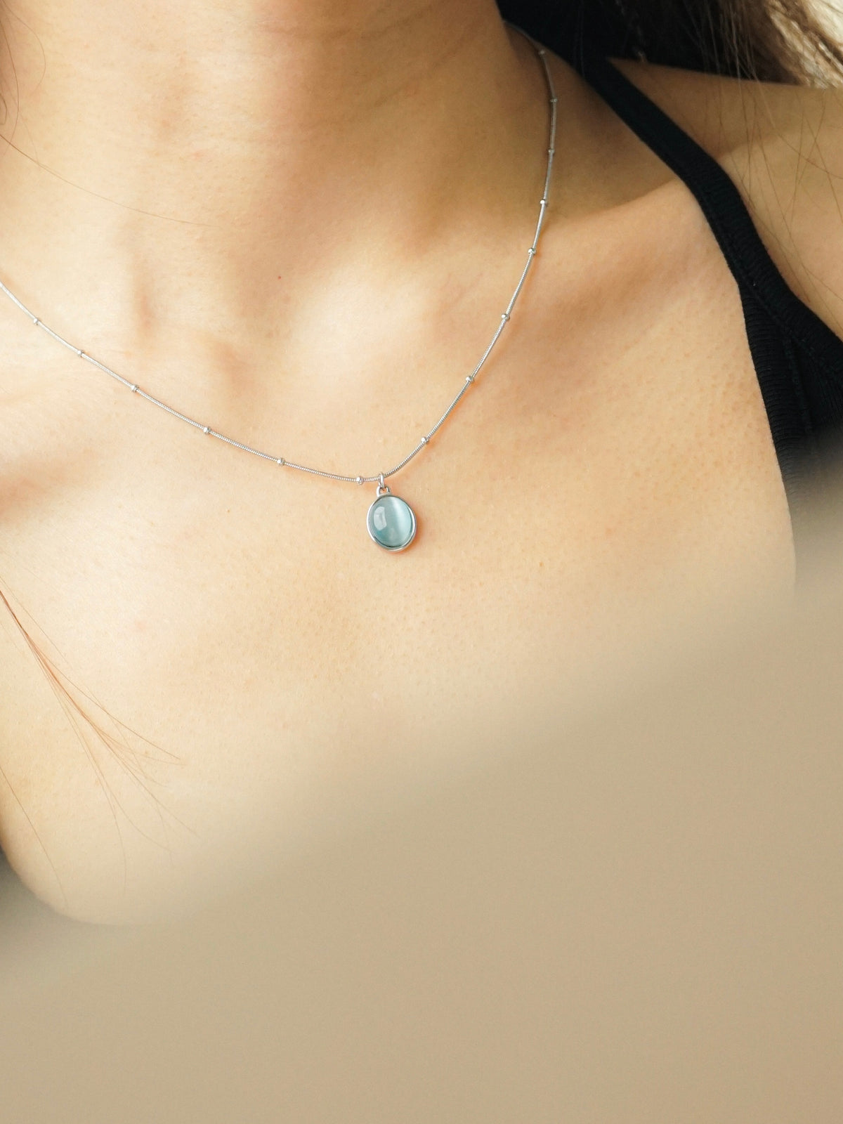 Fatou Oval Cat Eye Necklace (Silver)