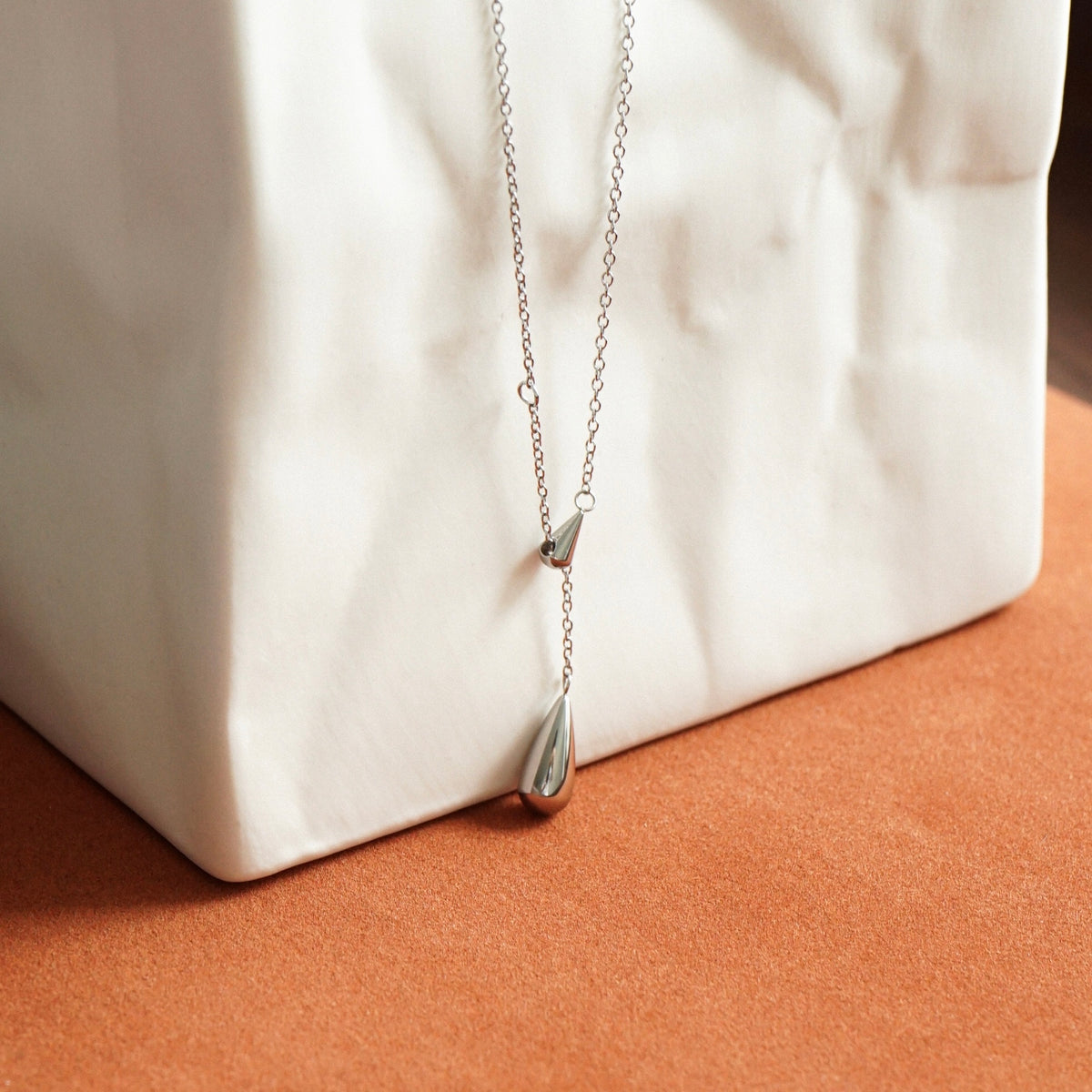 Baylee Droplet Necklace (Silver)