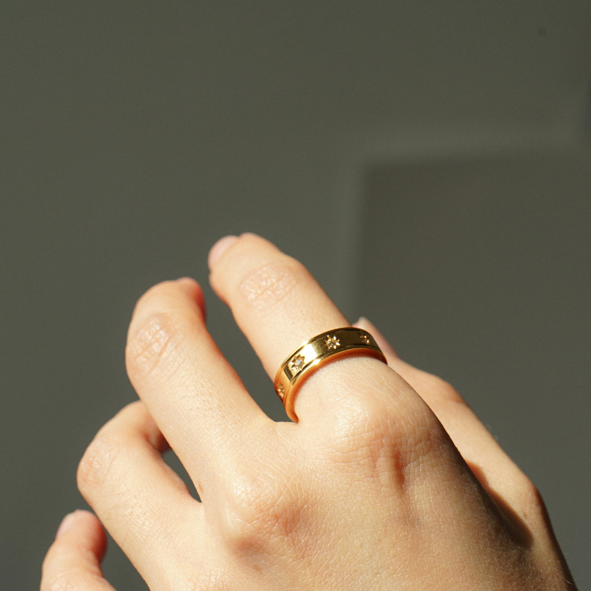 Rhea Star Band Ring (Gold)