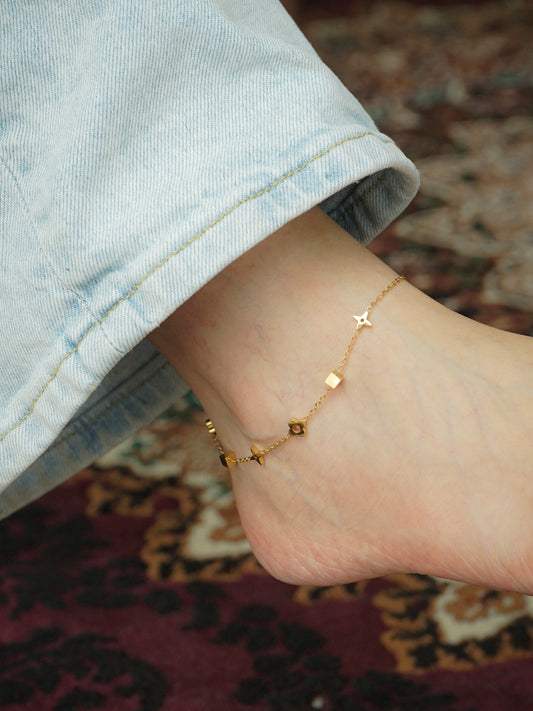 Cara Clover Flower Charm Anklet