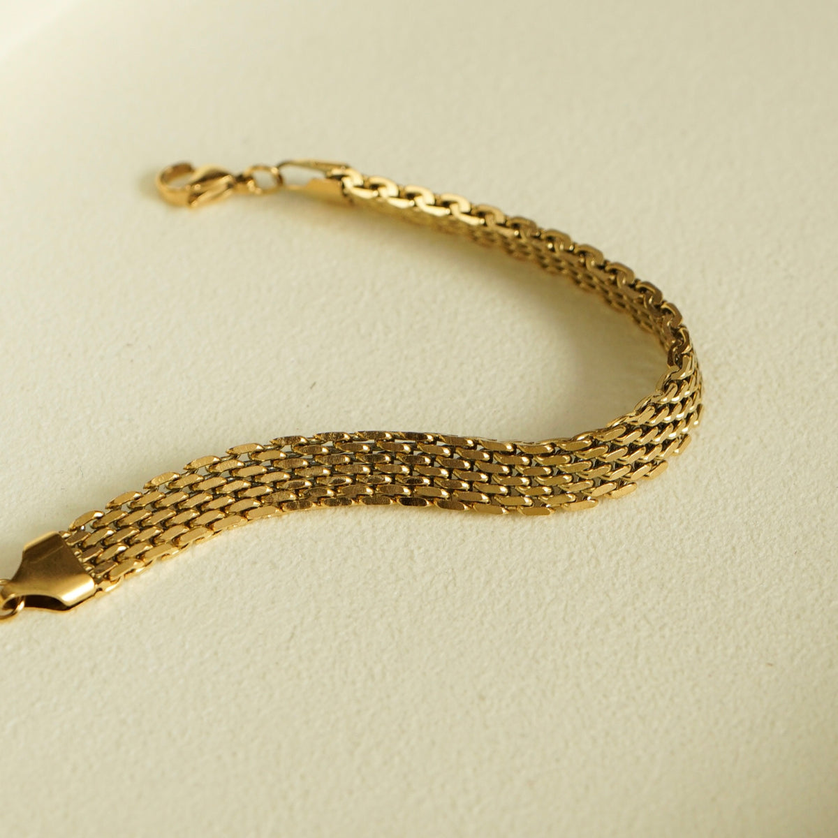 Isa Mesh Chain Bracelet