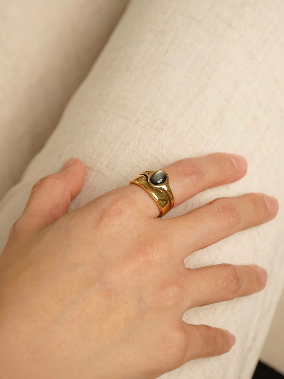 Georgie Mother of Pearl Ring (Black)