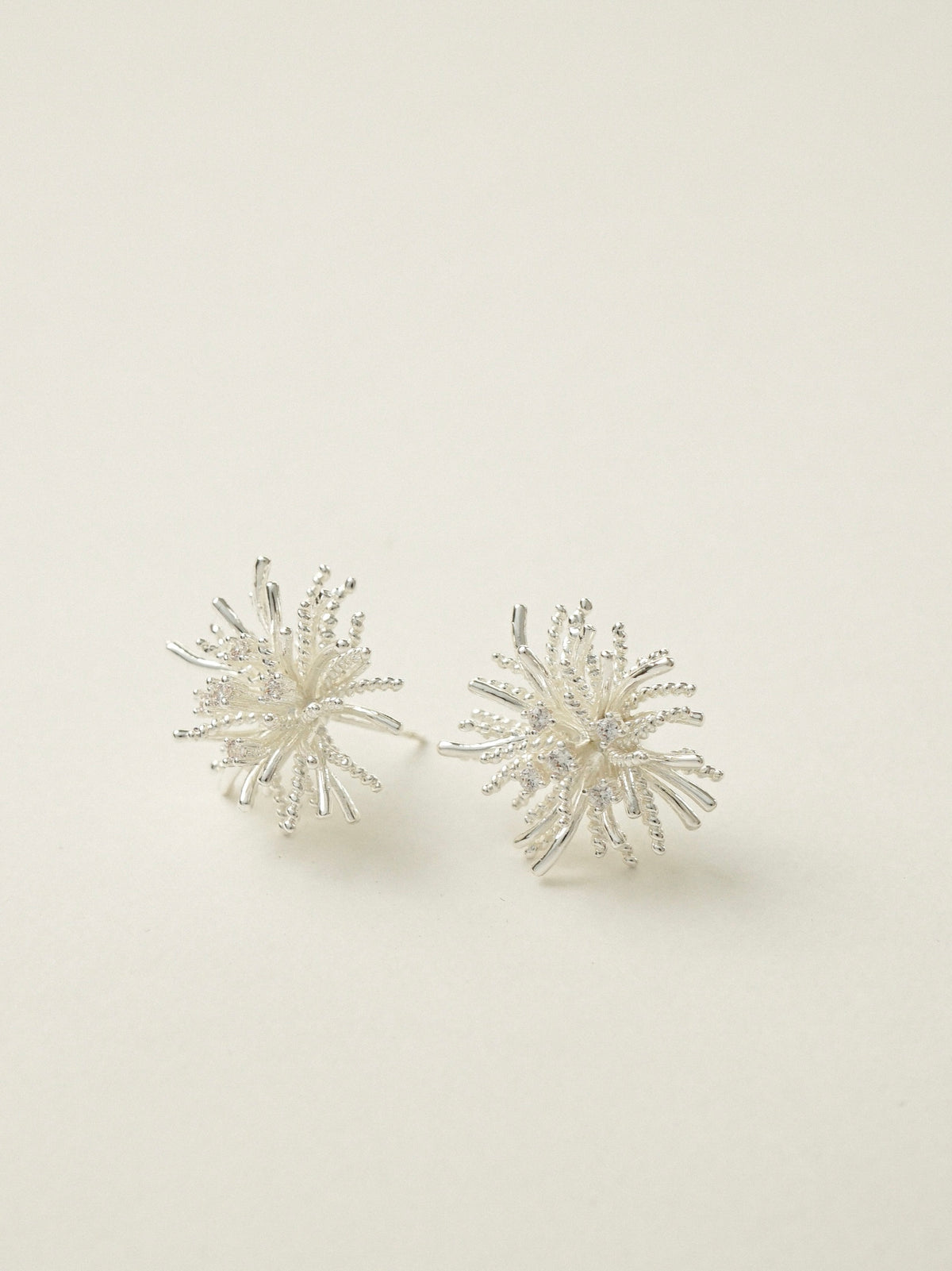 Jaysea Anemone Stud Earrings (Silver)