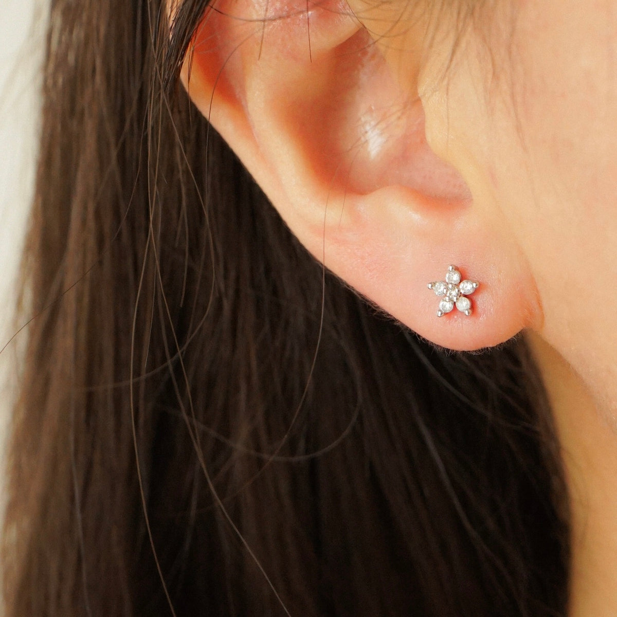 Alora Flower Barbell Earring (Silver)