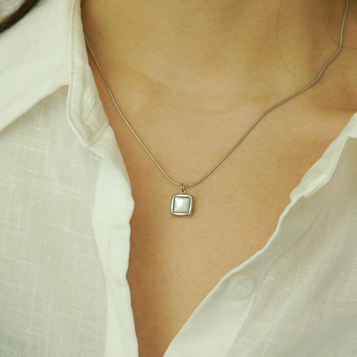 Kaeli Square Shell Necklace (Silver)