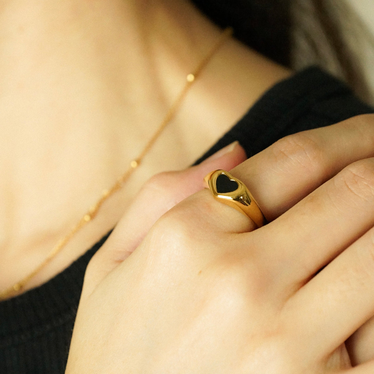 Sevyn Heart Ring (Black)