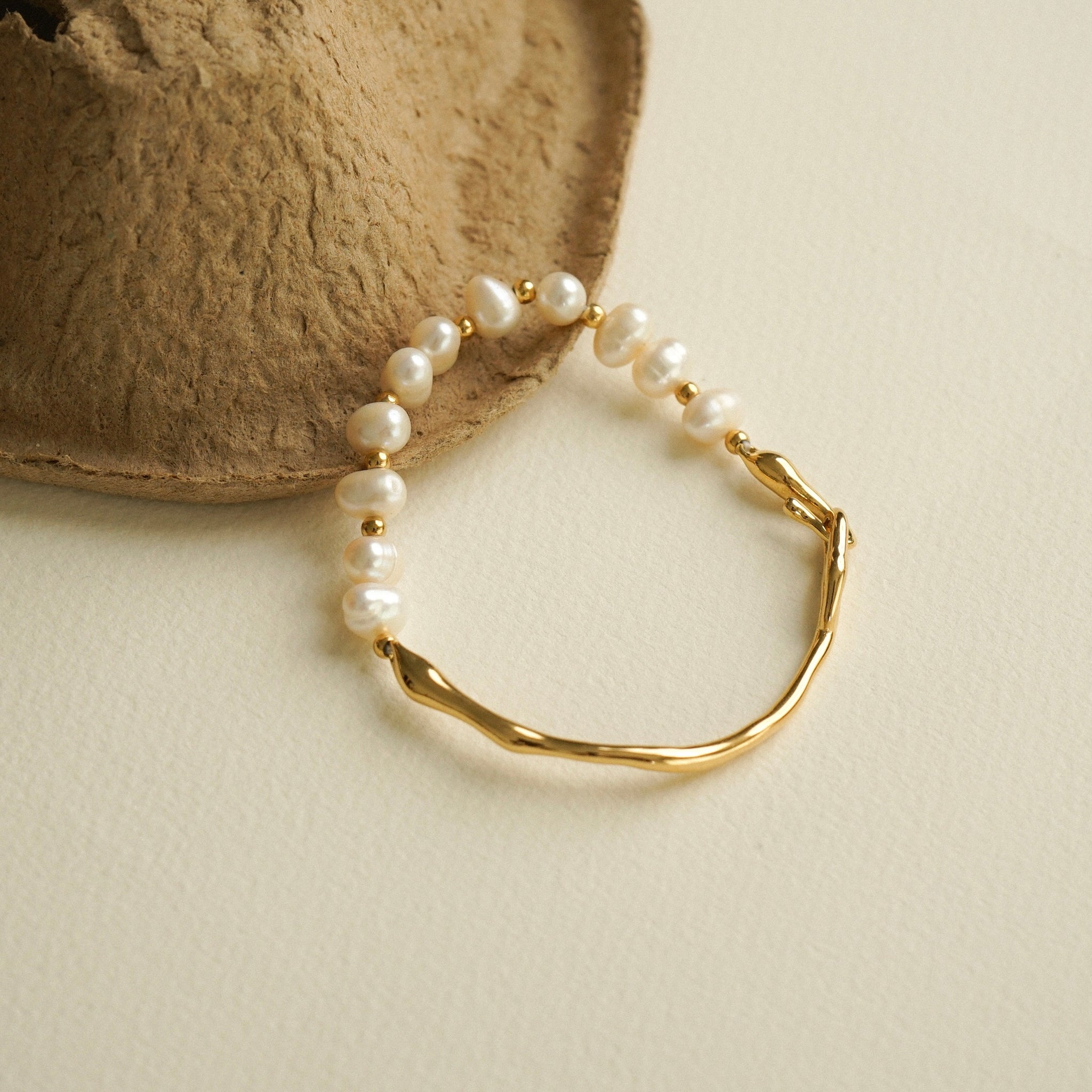 Whitney Pearl Bracelet (Gold)