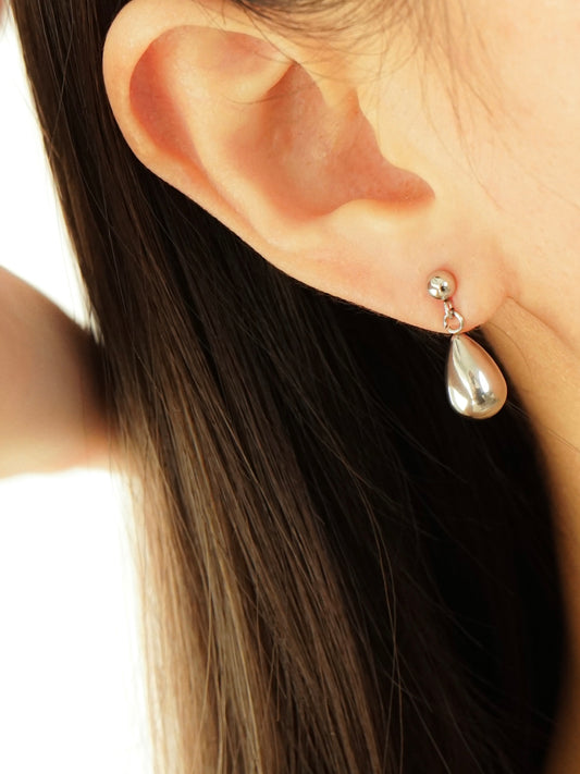 Dorothy Water Drop Earrings (Silver)