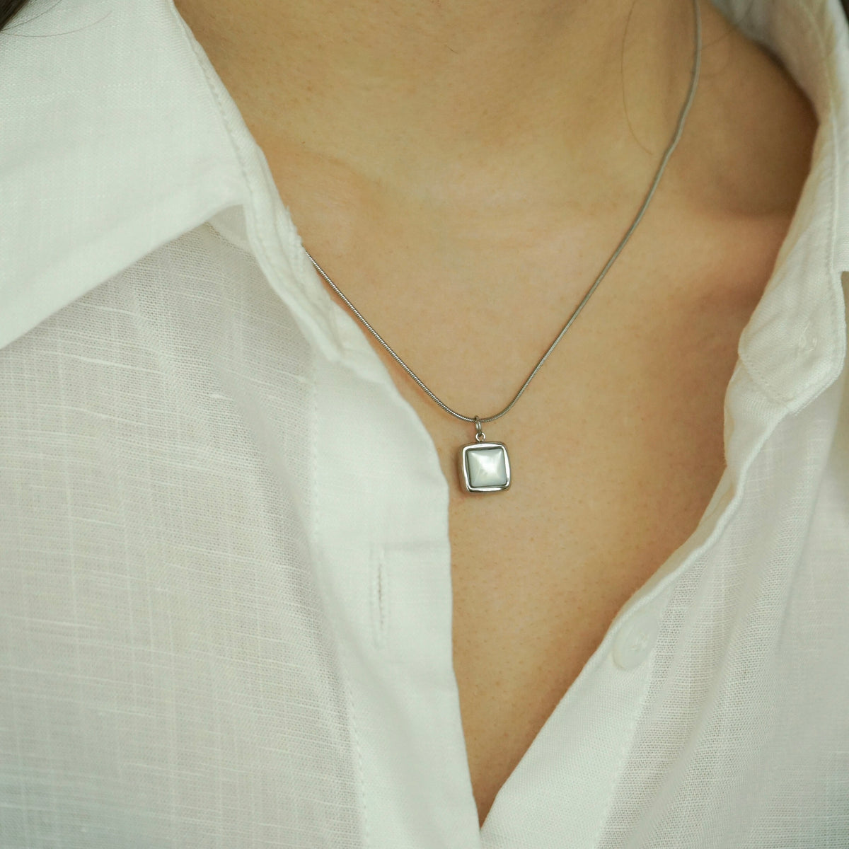 Kaeli Square Shell Necklace (Silver)