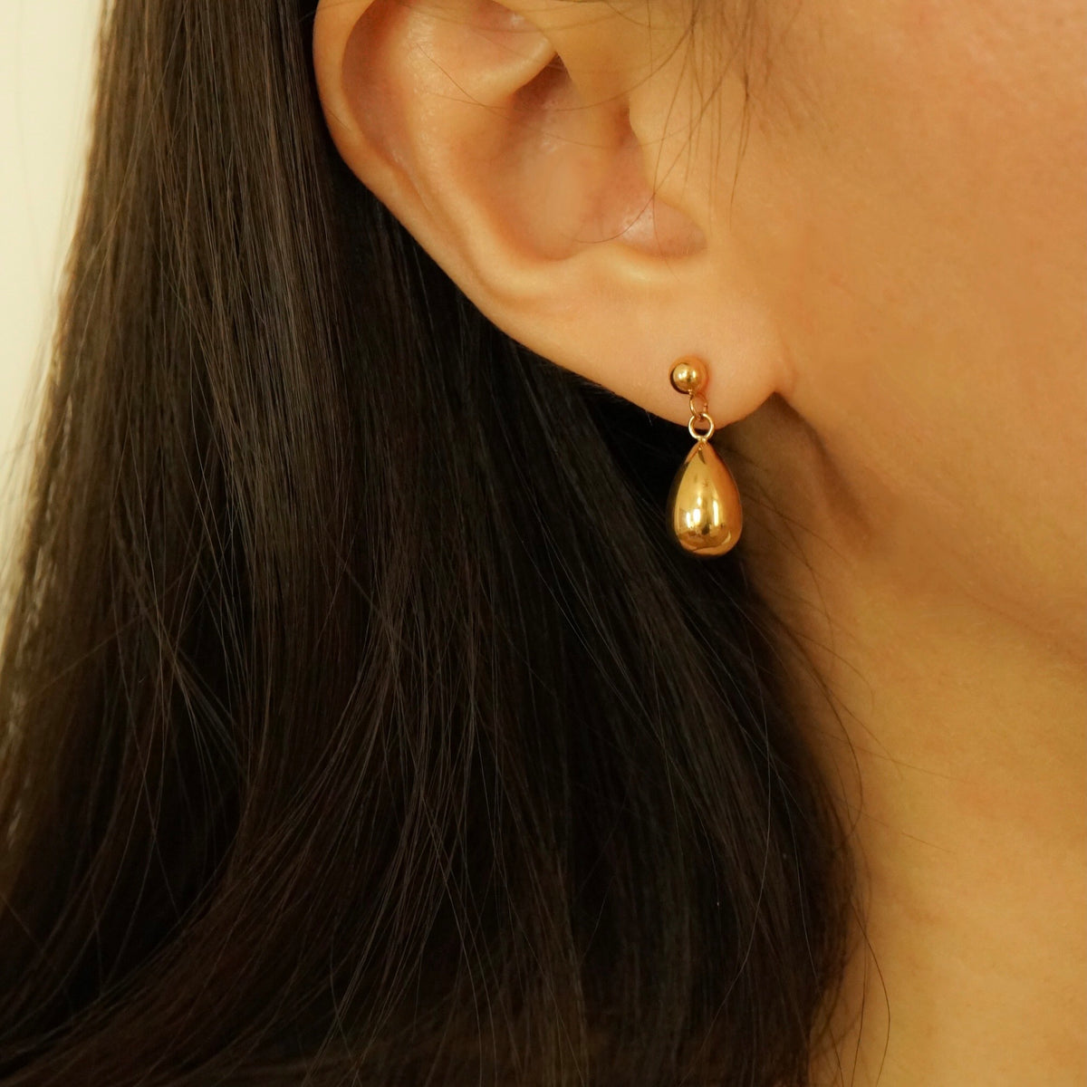 Dorothy Water Drop Earrings (Gold)