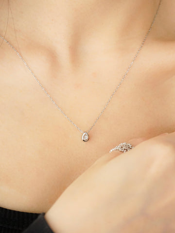 Whitlee Dainty Teardrop Necklace (Silver)