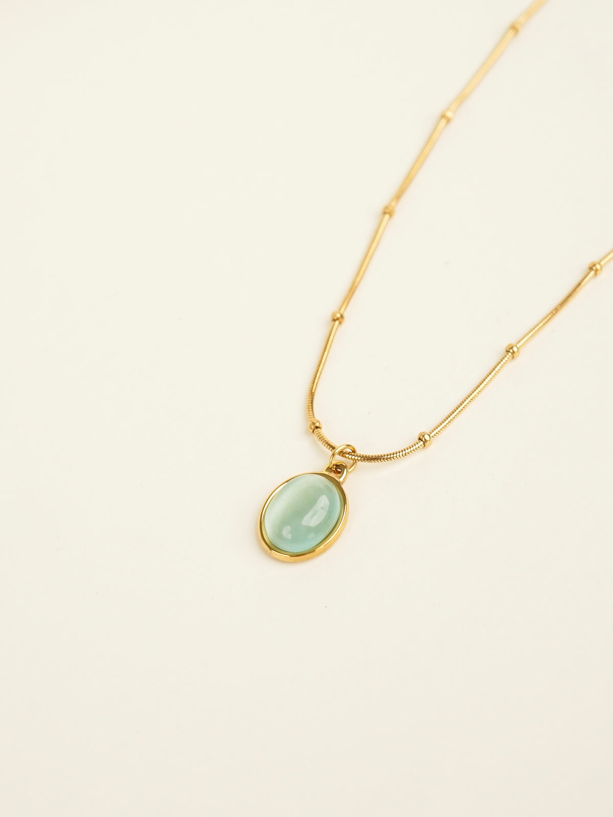 Fatou Oval Cat Eye Necklace (Gold)