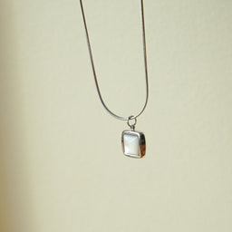 Kaeli Square Shell Necklace (Silver)