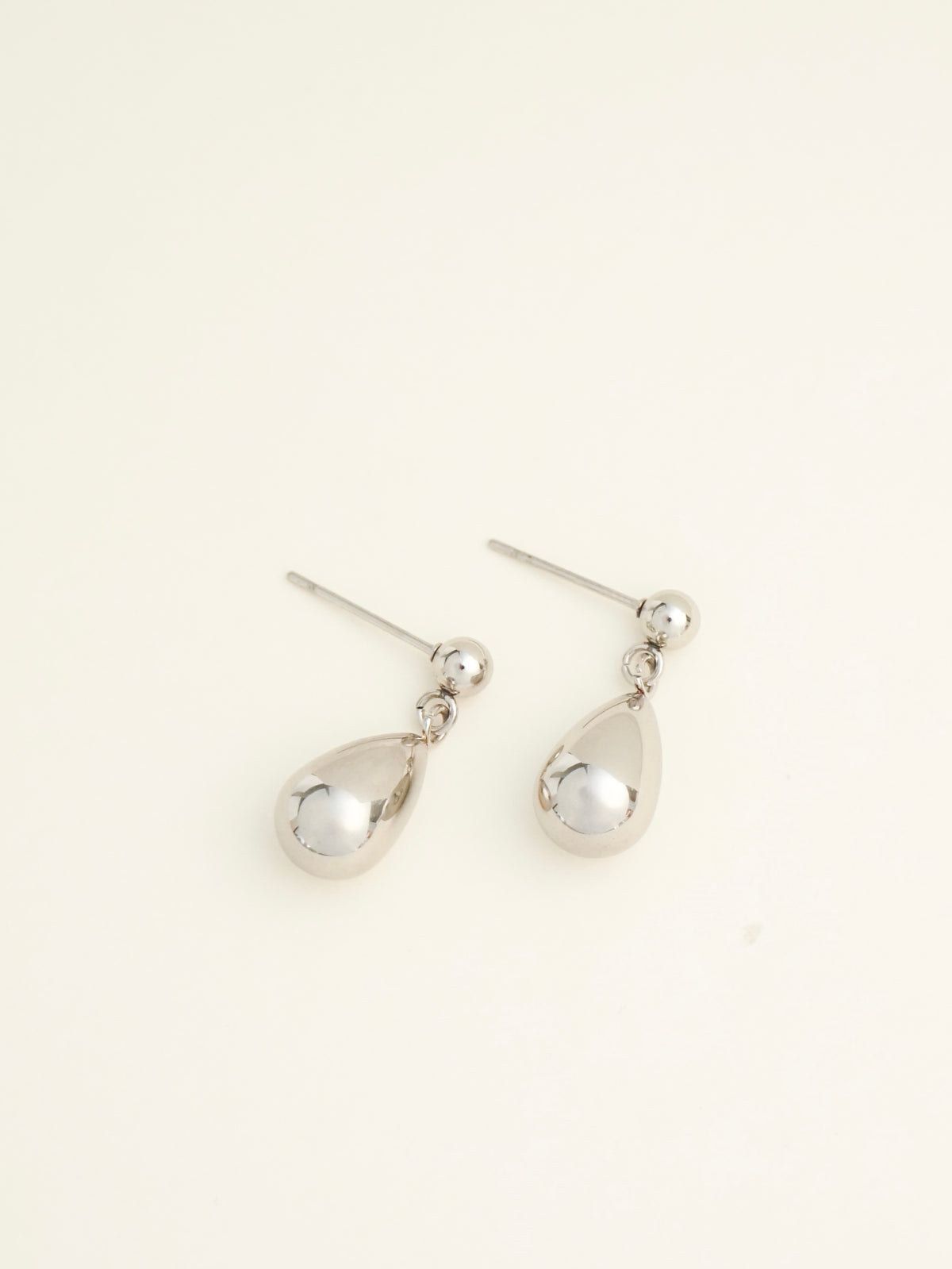 Dorothy Water Drop Earrings (Silver)