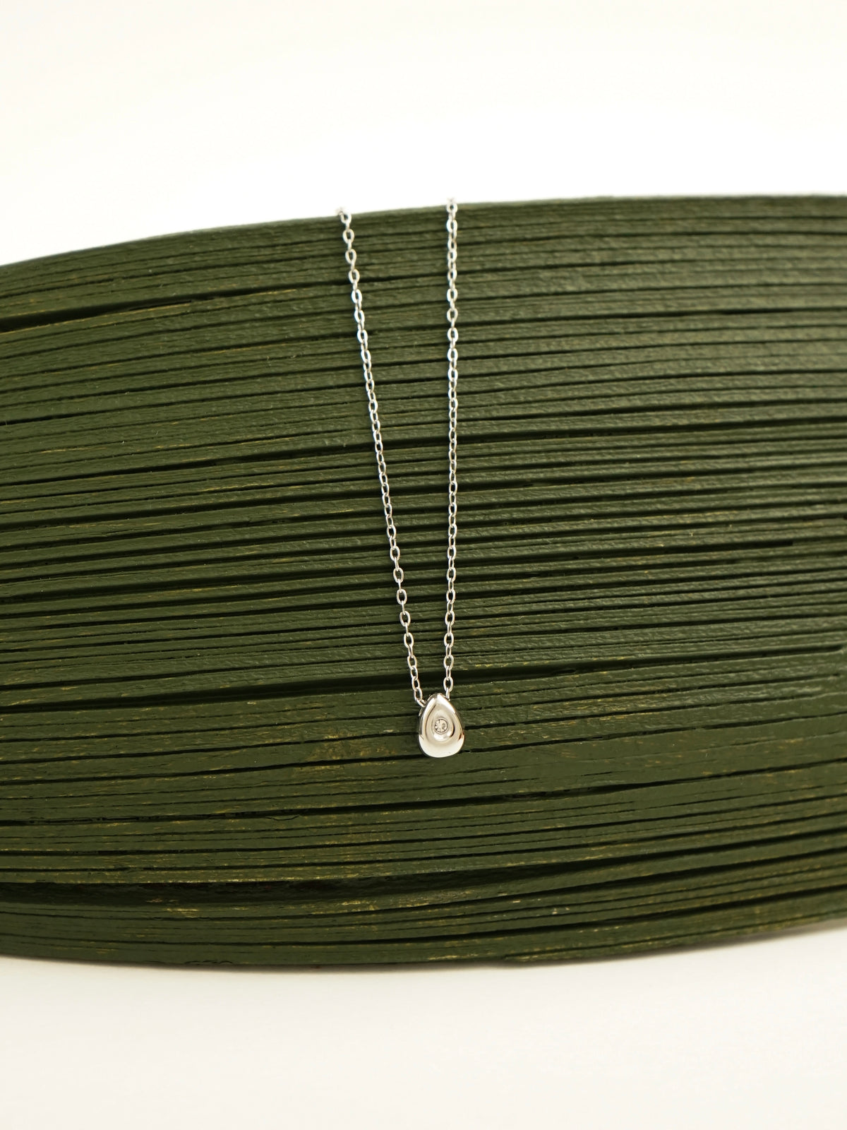 Whitlee Dainty Teardrop Necklace (Silver)