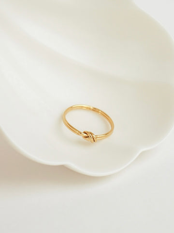 Amari Knot Ring