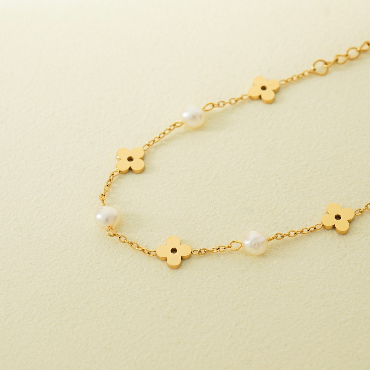 Jessie Flower Pearl Bracelet
