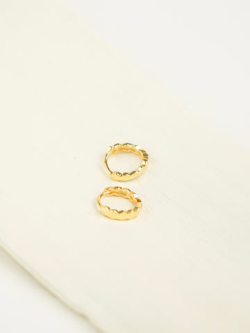 Julietta Hexagon Huggie Earrings (Gold)