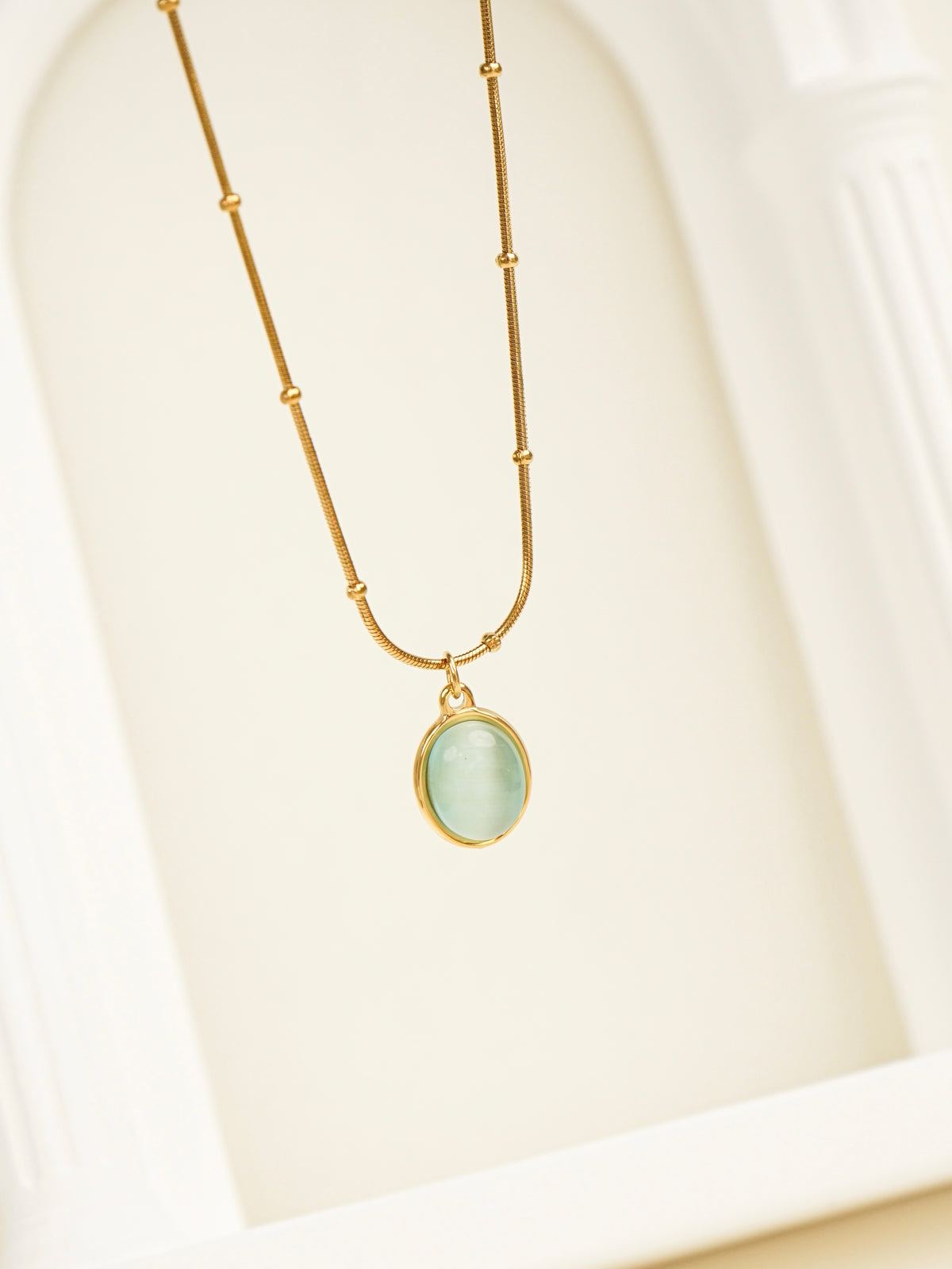 Fatou Oval Cat Eye Necklace (Gold)