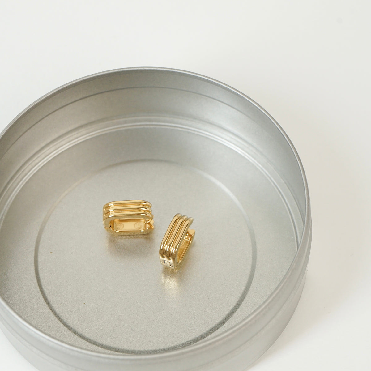 Kenna Square Hoop Earrings (Gold)