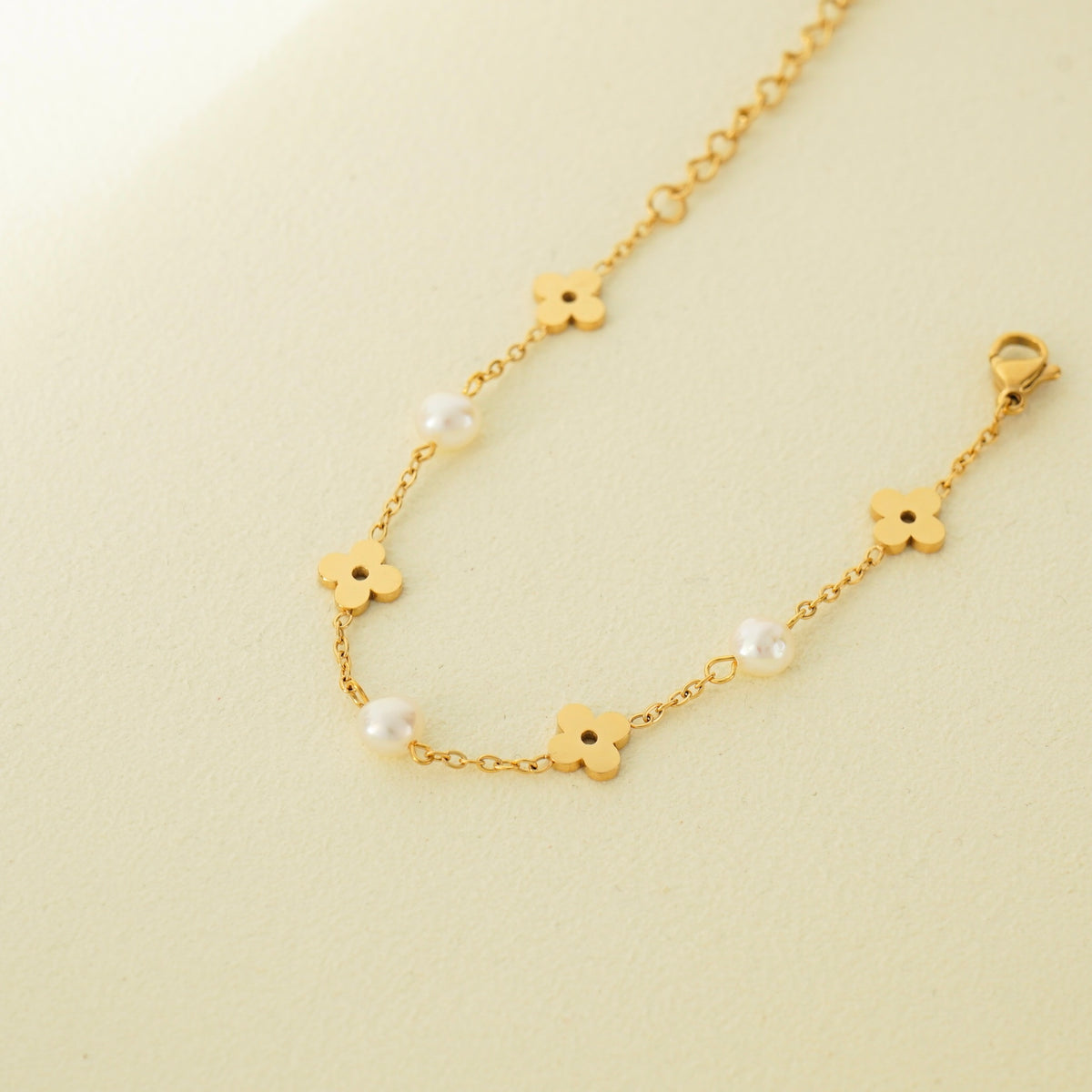 Jessie Flower Pearl Bracelet