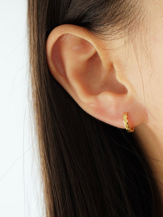 Julietta Hexagon Huggie Earrings (Gold)