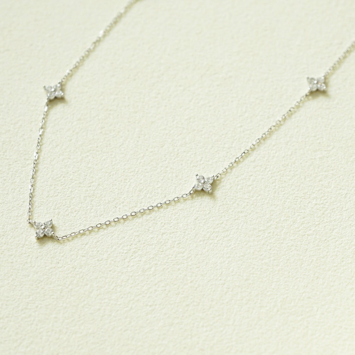 Hailee Clover Necklace (Silver)