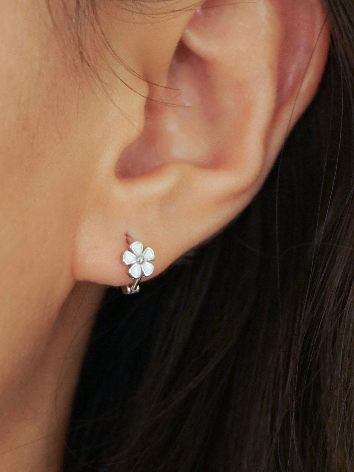 Uri Flower Tiny Huggie Earrings (Silver)
