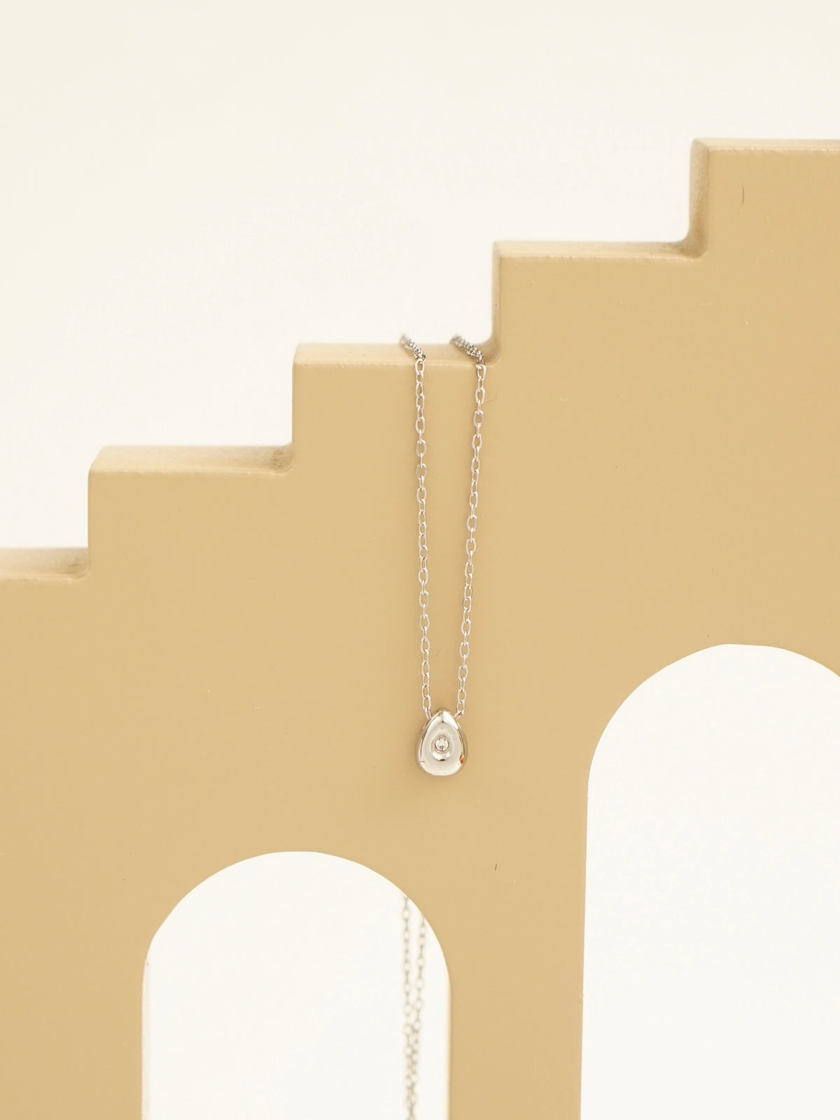 Whitlee Dainty Teardrop Necklace (Silver)