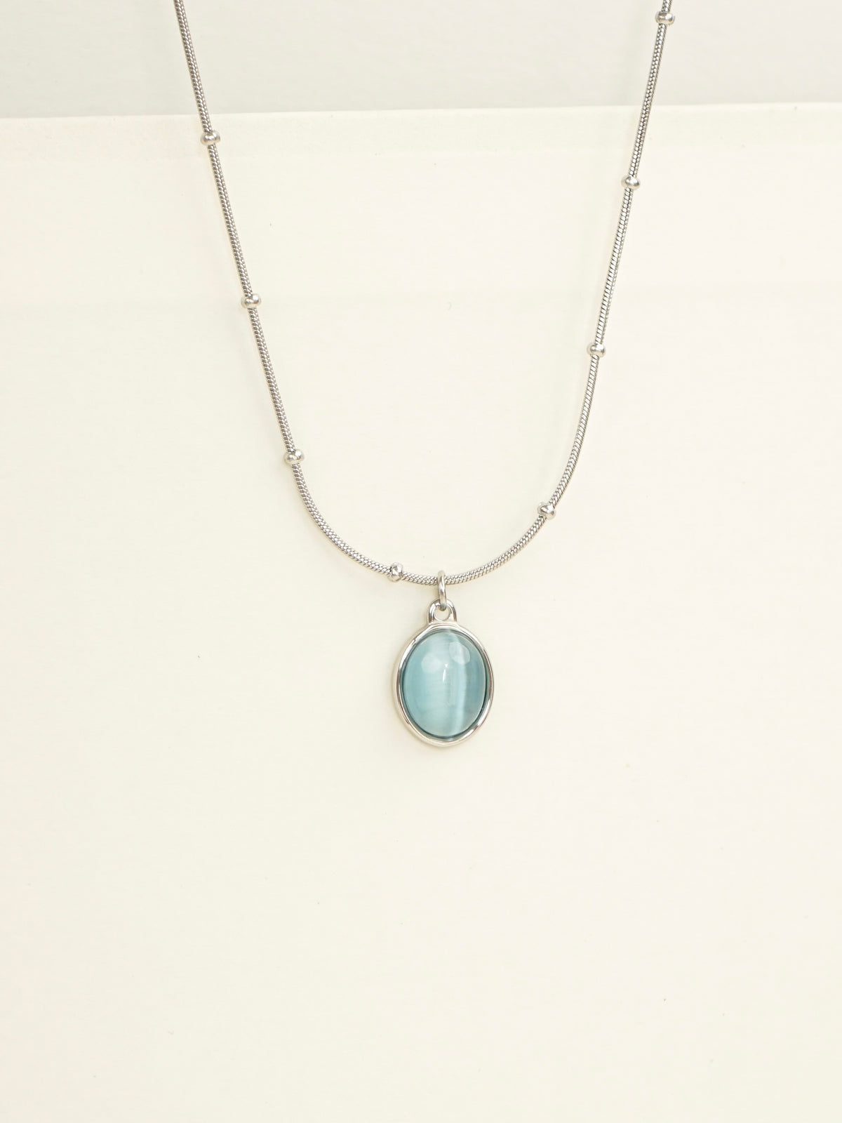 Fatou Oval Cat Eye Necklace (Silver)