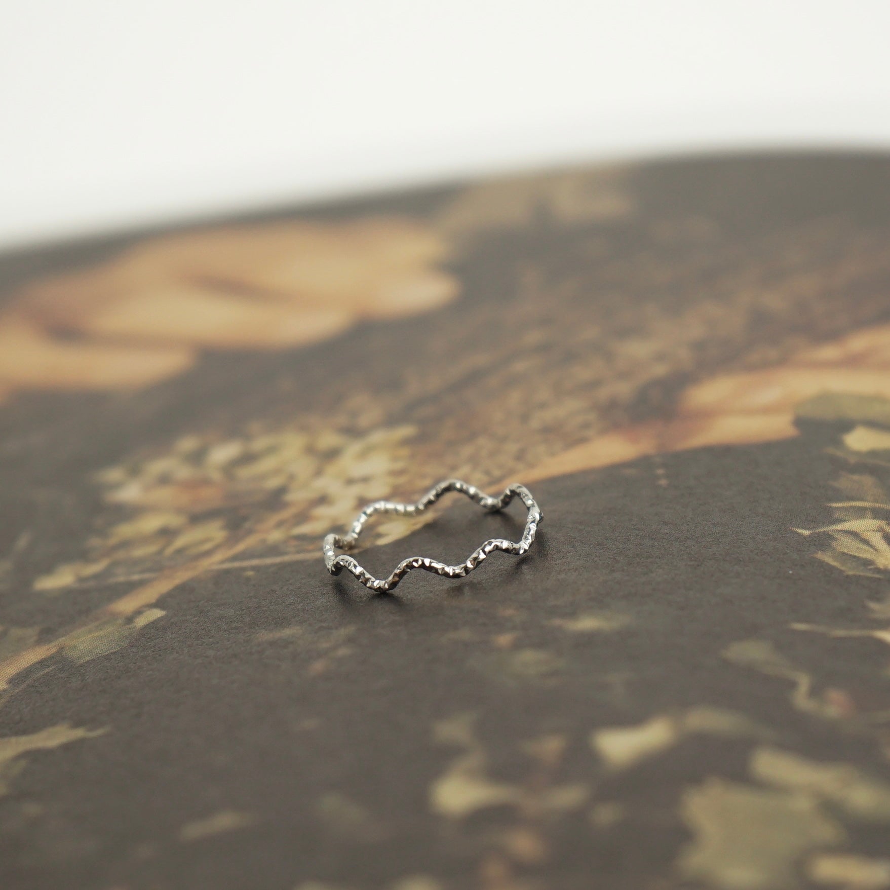 Jamie Textured Wavy Ring (Silver)