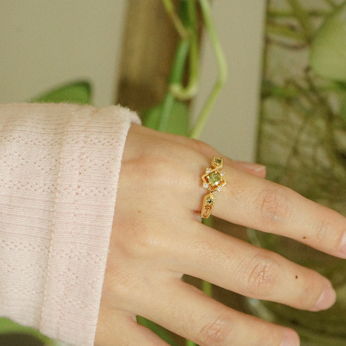 Quinnie Adjustable Ring (Olive Green)