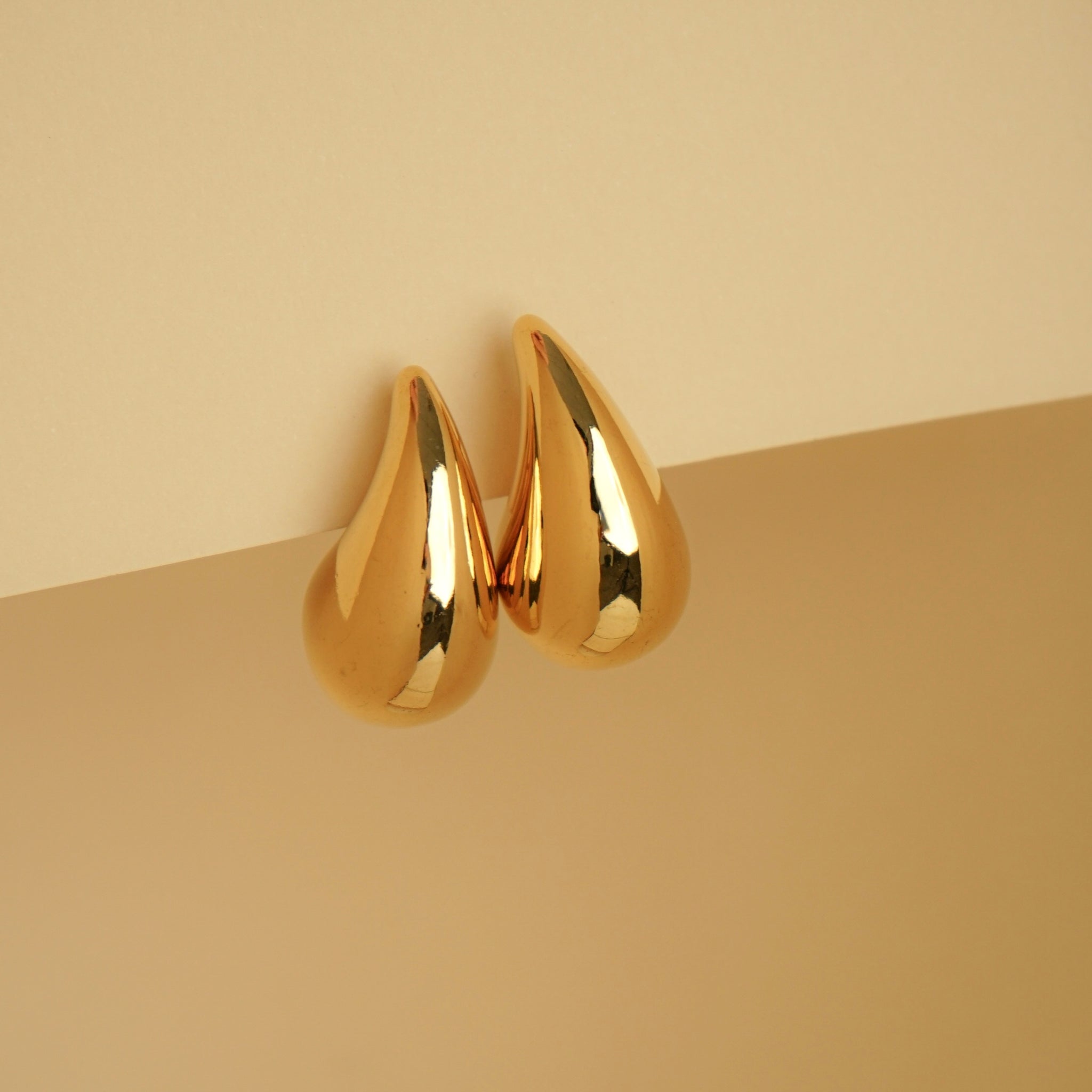 Lennon Water Drop Earrings (Gold)