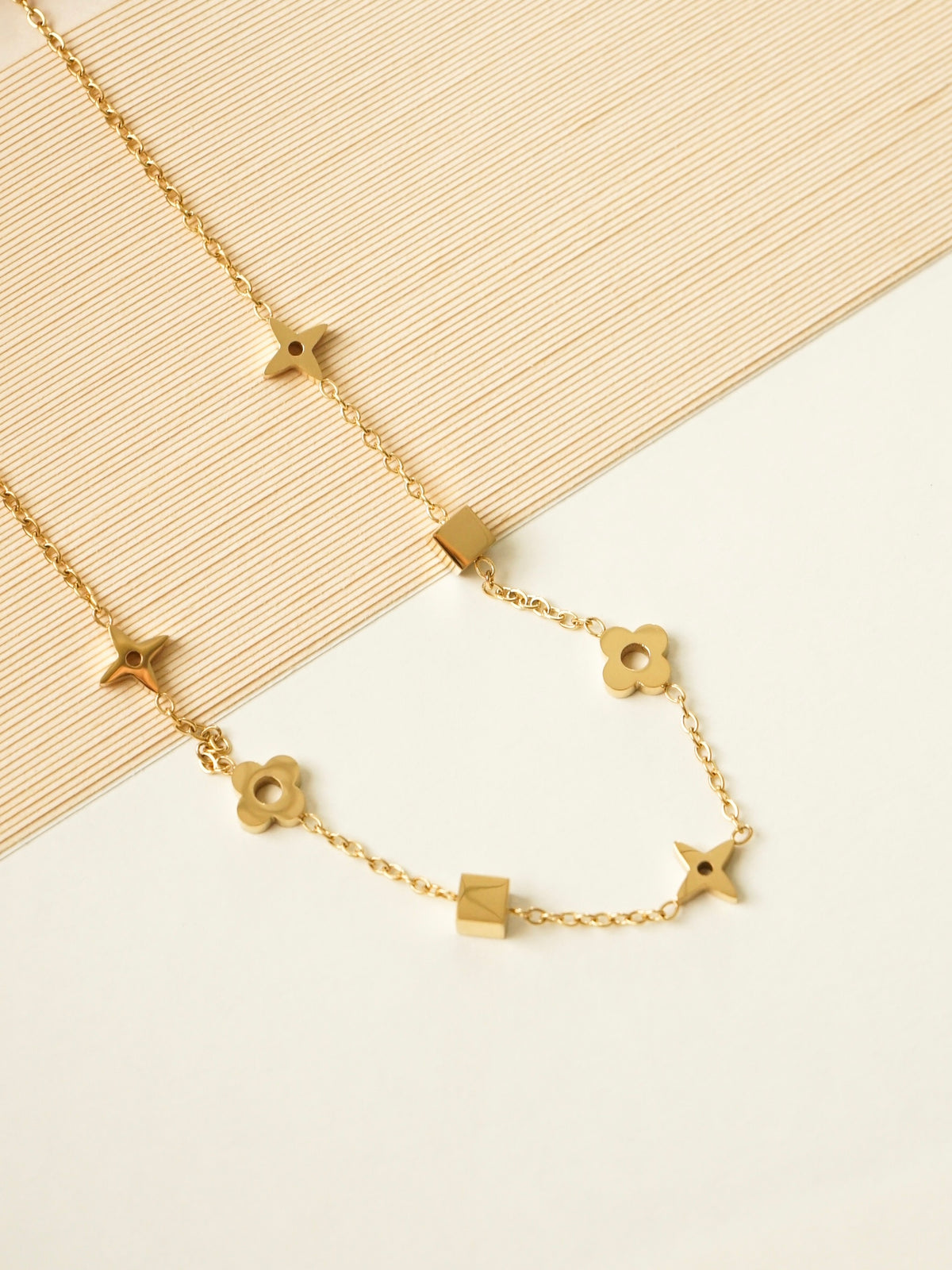 Cara Clover Flower Charm Anklet