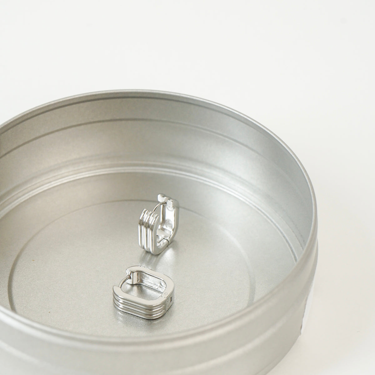 Kenna Square Hoop Earrings (Silver)
