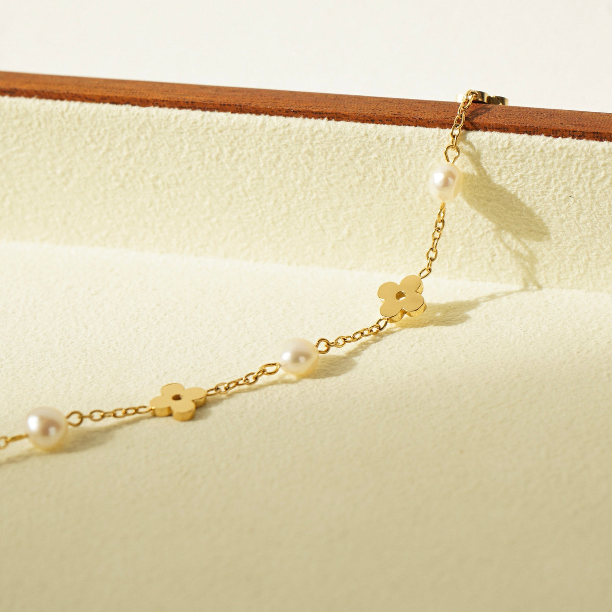 Jessie Flower Pearl Bracelet